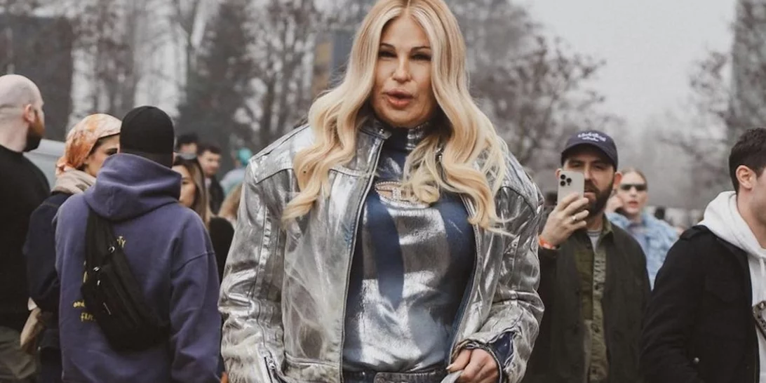 Ποιος είναι ο απίστευτος make up artist Alexis Stone | Η viral μεταμόρφωσή του σε Jennifer Coolidge στην MFW