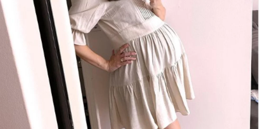 Πρώην παίκτρια του ελληνικού Next Top Model ποζάρει στον 8ο μήνα της εγκυμοσύνης της