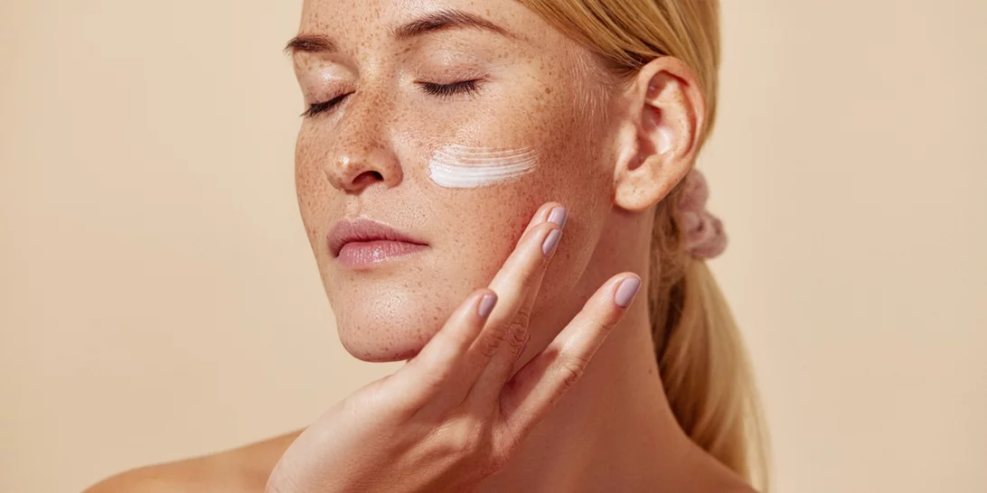 Η σειρά με βιταμίνη C που θα κάνει την επιδερμίδα σου να λάμπει