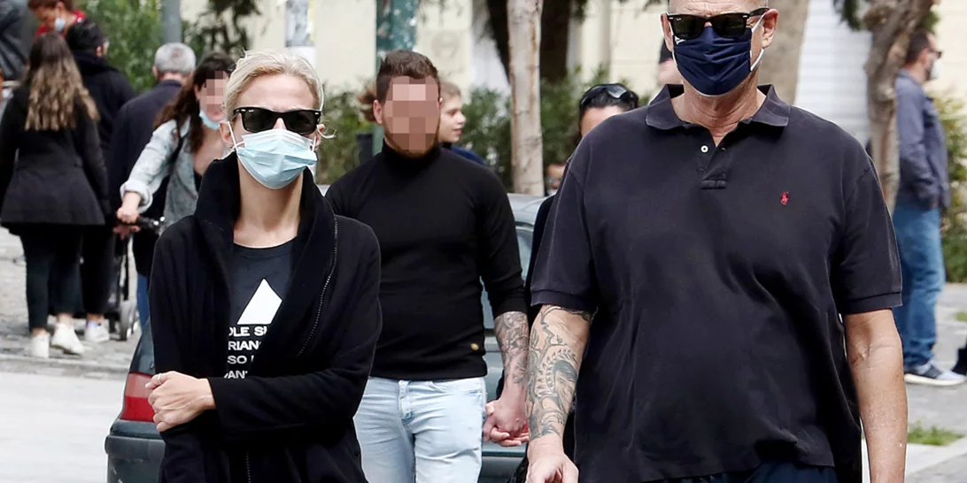 Χριστίνα Κοντοβά | Βόλτα με τον Τζώνη Καλημέρη για τη νέα μαμά μετά την επιστροφή από την Ουγκάντα