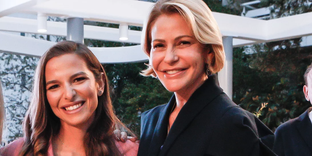 Η Τζένη Μπαλατσινού με το πιο κομψό πανωφόρι | Ιδανικό για τη μεταβατική περίοδο