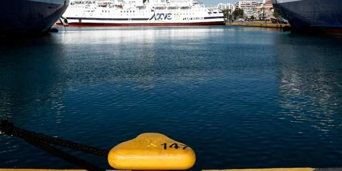 Aπεργιακή κινητοποίηση στα πλοία της ακτοπλοΐας για τον θάνατο 20χρονου ναυτεργάτη στο "Blue Star Χίος"