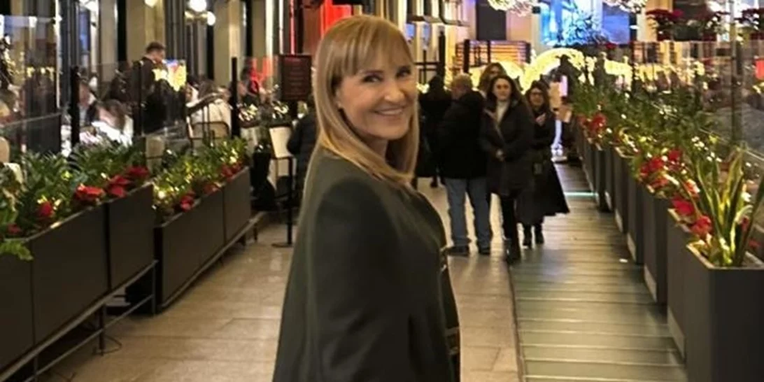 Μάρα Ζαχαρέα | Το stylish γιορτινό look που δημιούργησε σε χριστουγεννιάτικο κάλεσμα