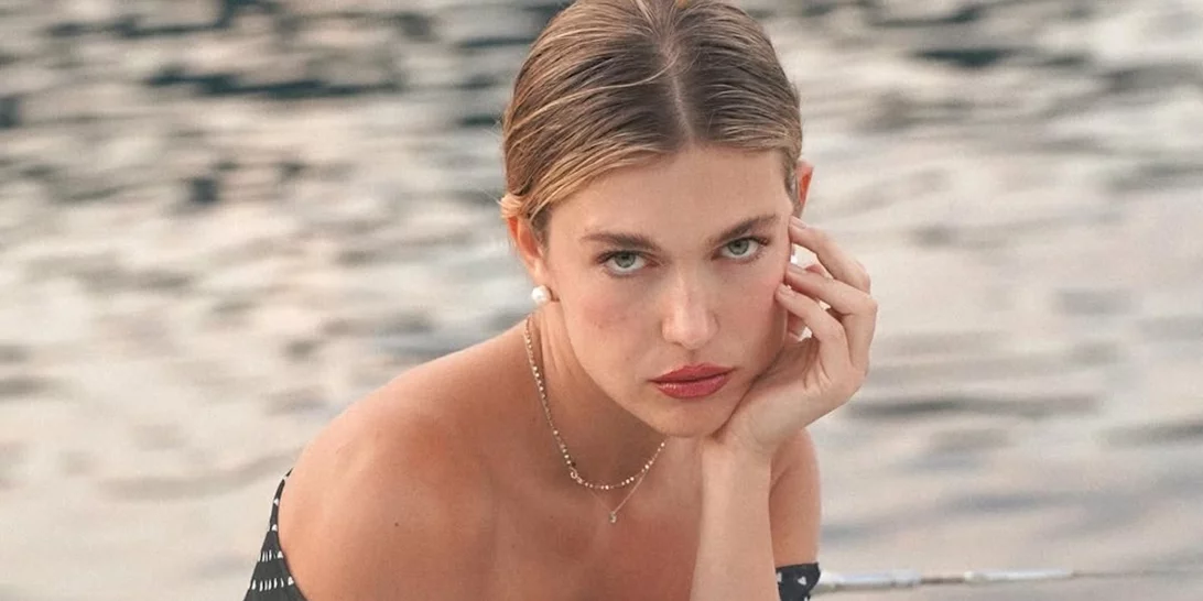 Επιστροφή στη Μύκονο για την Κλέλια Ανδριολάτου | Η σέξι selfie στο κρεβάτι της