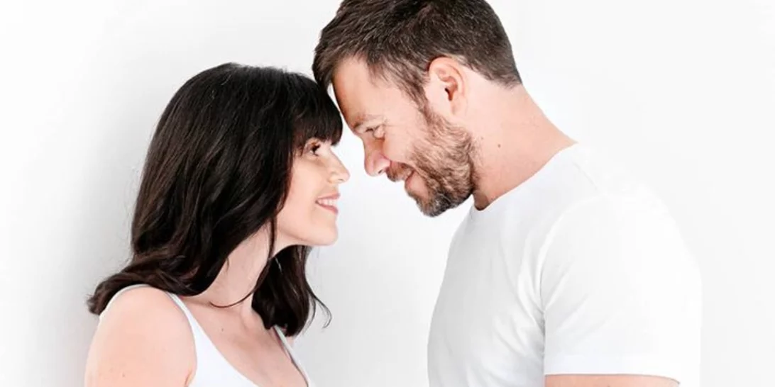 Ηλέκτρα Αστέρη | Η σύζυγος του Ευτύχη Μπλέτσα δείχνει τη φουσκωμένη της κοιλιά λίγο πριν γεννήσει