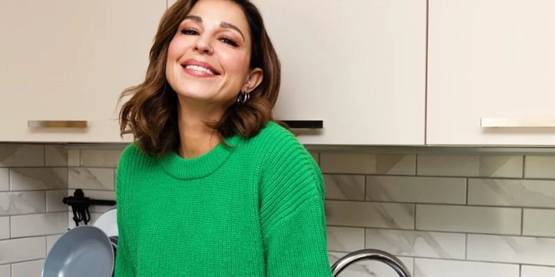 Κατερίνα Παπουτσάκη | Μαγειρεύει θαλασσινά με τον Μάξιμό της - Η μοντέρνα κουζίνα τους