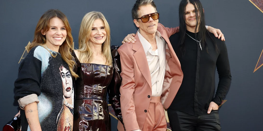 Meet the Bacons | Ο Κevin Bacon, η Kyra Sedgwick, ο Τravis και η Sosie, όλοι έδωσαν το παρών στην πρεμιέρα του πρεμιέρα του MaXXXine