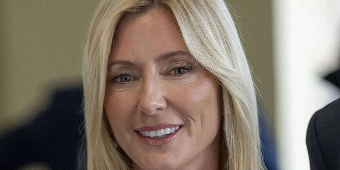 Η Marie Chantal σε ένα σπάνιο κλικ από την παιδική της ηλικία | Αγκαλιά με τον δισεκατομμυριούχο πατέρα της