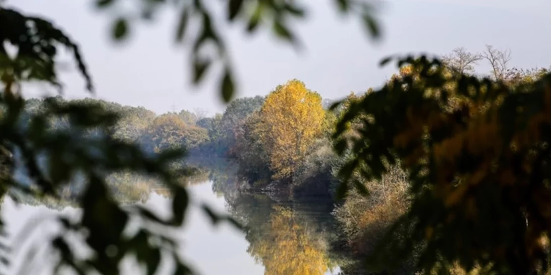 Φθινοπωρινό σκηνικό με πτώση της θερμοκρασίας και ανέμους 6 μποφόρ - Πού θα σημειωθούν καταιγίδες