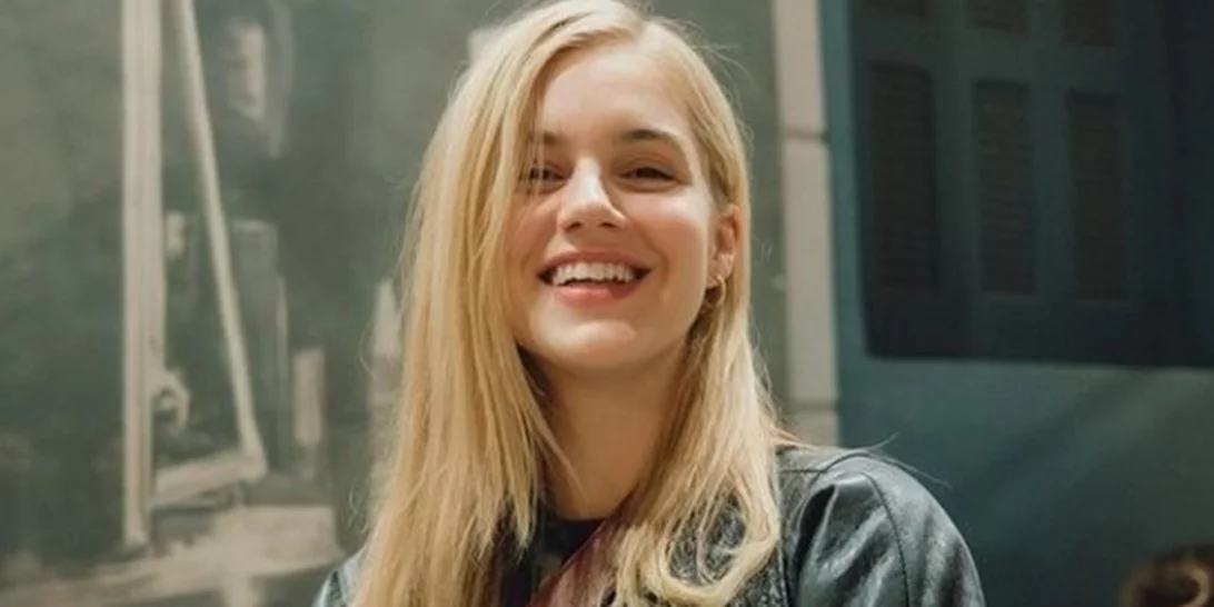 Νατάσα Εξηνταβελώνη | Σχολιάζει την ομοιότητά της με συμπρωταγωνίστριά της