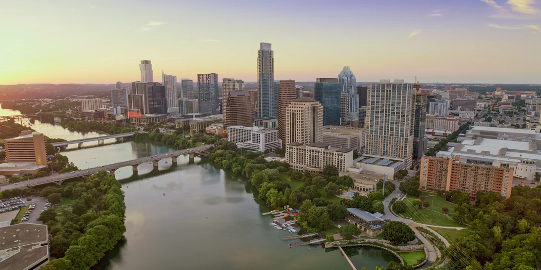 ΗΠΑ | O κυβερνήτης του Τέξας υπέγραψε νομοσχέδιο που απαγορεύει τις θεραπείες φυλομετάβασης στους ανήλικους