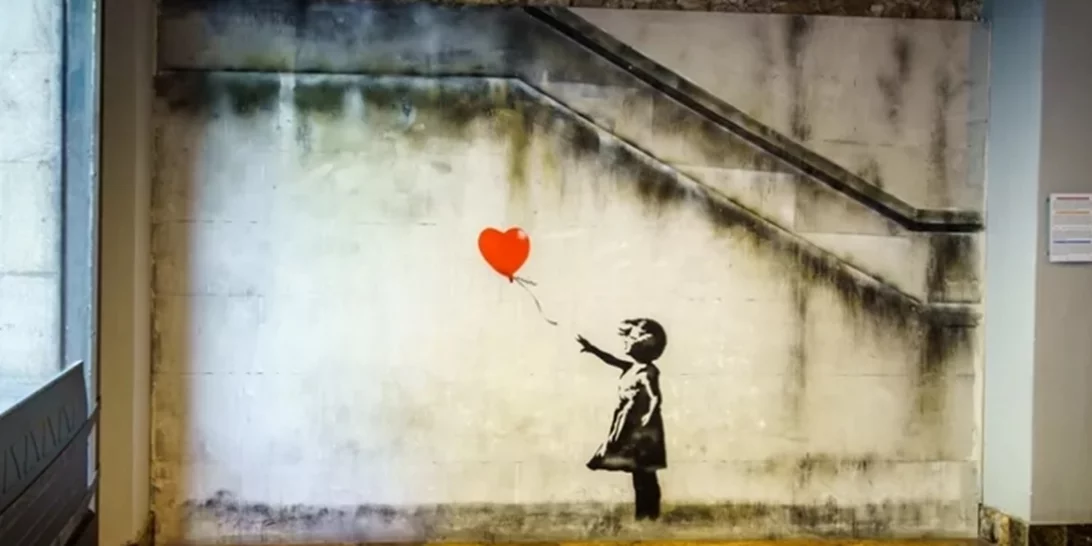 O Banksy έκανε και πάλι το θαύμα του | Η νέα του νέα τοιχογραφία στο Λονδίνο χαρίζει πράσινο και... αξία
