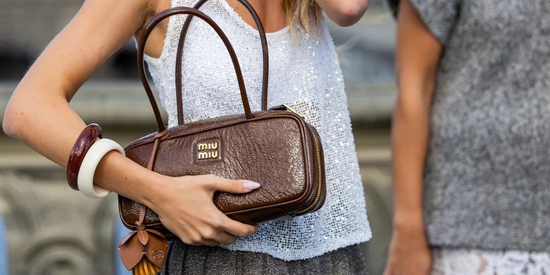 Τα ’90s επέστρεψαν στo μανικιούρ μας — και το αποτέλεσμα είναι πιο σέξι από ποτέ