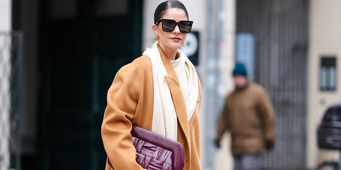 Οι καφέ δερμάτινες μπότες από τη Zara που ταιριάζουν τέλεια με φούστες και φορέματα