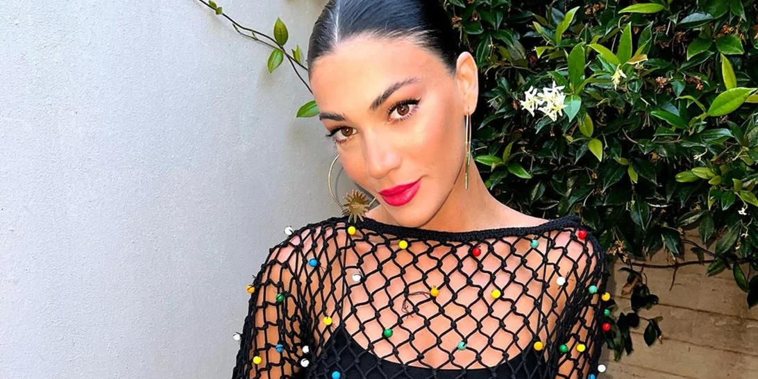 Σαν δυο σταγόνες | Η Ήβη Αδάμου έχει μία αδερφή και είναι ολόιδιες