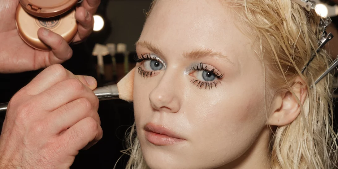 Θέλεις βλεφαρίδες σαν ψεύτικες; Βρήκα 3 pro tips για μήκος και όγκο με τη mascara που έχεις ήδη