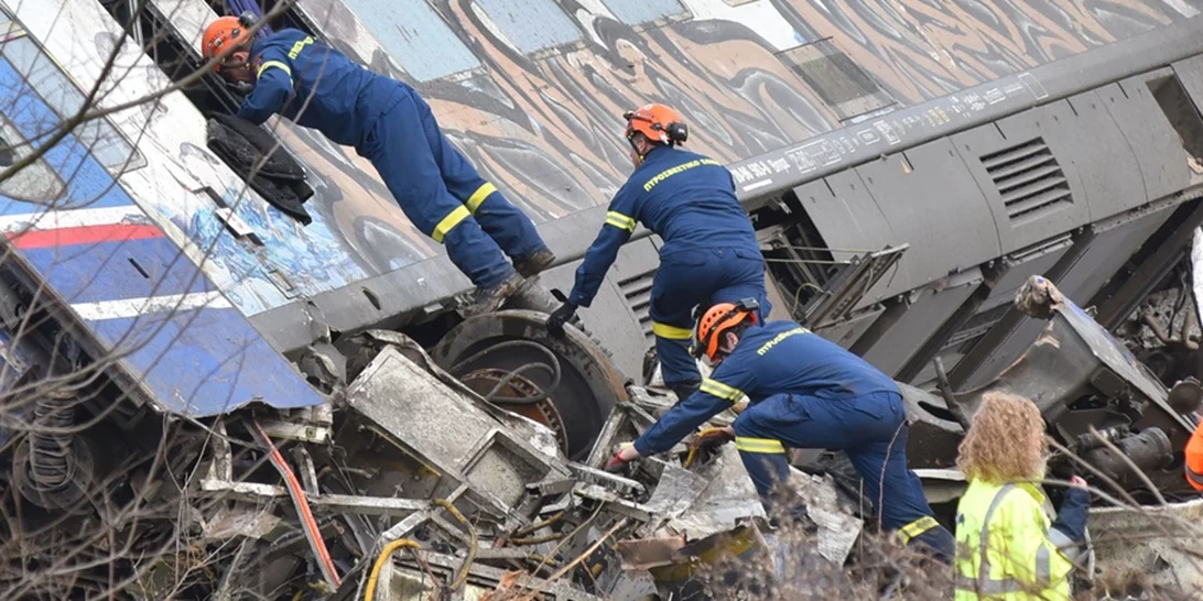 Τέμπη | "Ούτε έπινε, ούτε γλένταγε, ήταν στη θέση του" - Μαραθώνια απολογία του σταθμάρχη πριν την προφυλάκιση