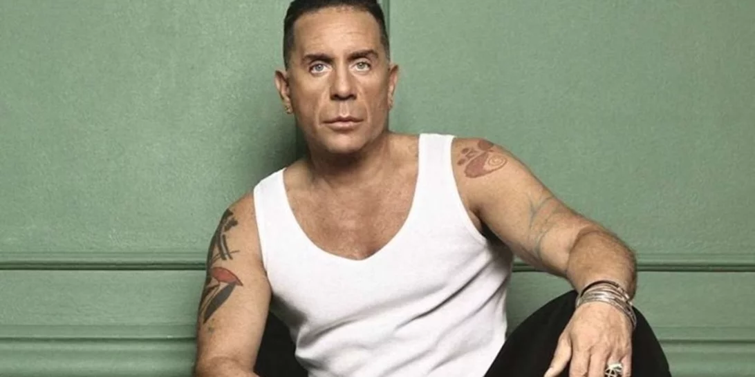 Γιώργος Μαζωνάκης: "Με τύλιξαν κυριολεκτικά σε μια κόλα χαρτί πρόσωπα του στενού μου οικογενειακού περιβάλλοντος"