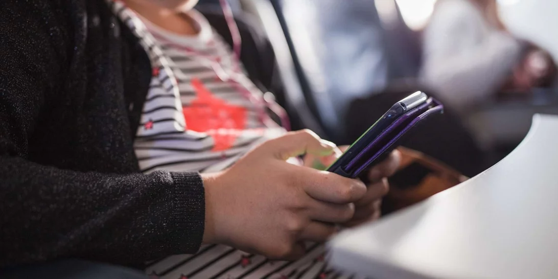 4 τρόποι για να προστατέψεις το παιδί σου από τα social media