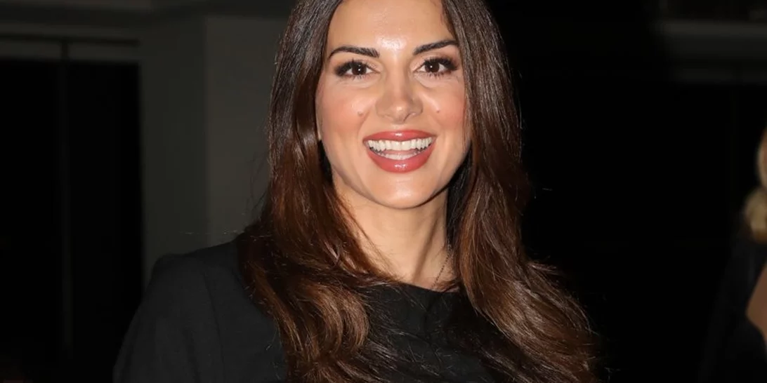 Σταματίνα Τσιμτσιλή | Βραδιά με τις φίλες της - Tα bold σκουλαρίκια της