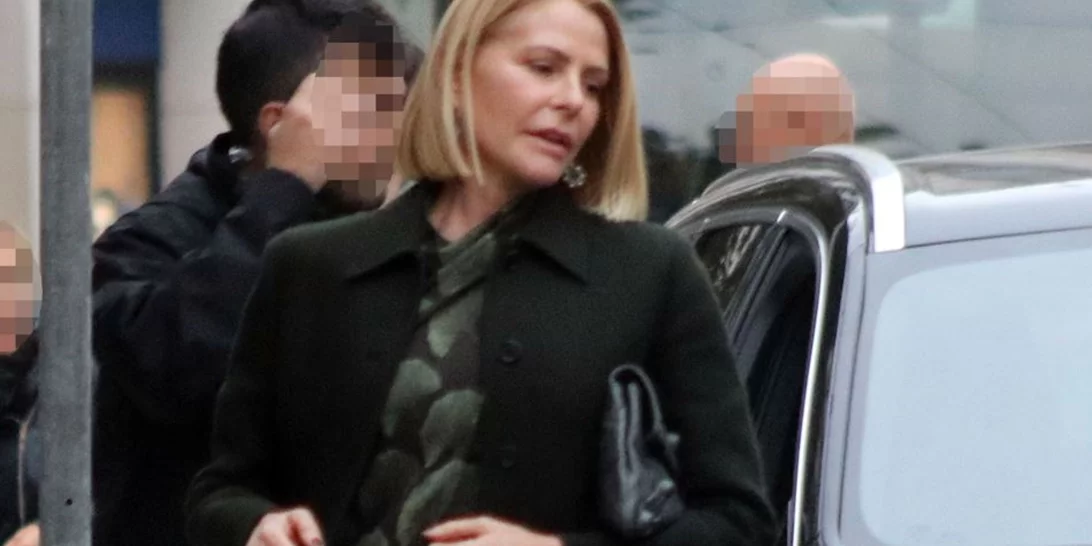 H διαφορετική εικόνα της Τζένης Μπαλατσινού -  Αναδεικνύει την κομψότητα της απλότητας