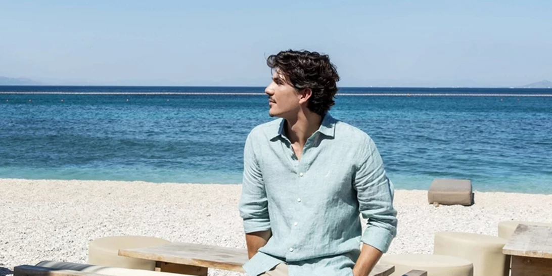 Ο Παύλος Γαλακτερός φτιάχνει τη βαλίτσα των διακοπών