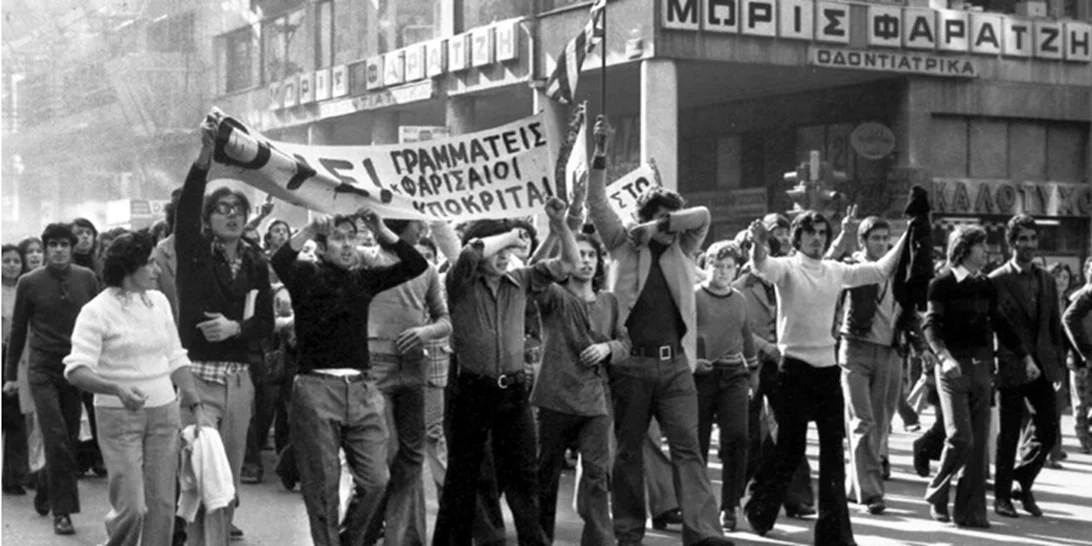 Επέτειος Πολυτεχνείου | Οι τρεις ημέρες της εξέγερσης σε τρία "κλικ" του Αριστοτέλη Σαρρηκώστα