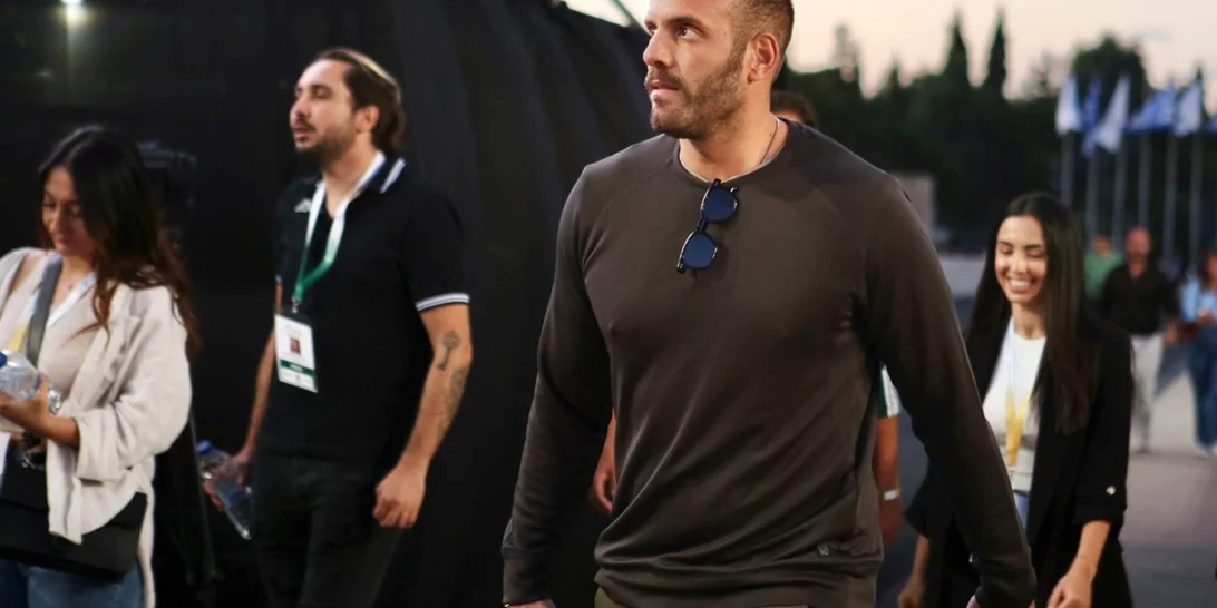 Με νέα συνοδό ο Νίκος Παππάς λίγους μήνες μετά τον χωρισμό του από τη Βάλια Χατζηθεοδώρου