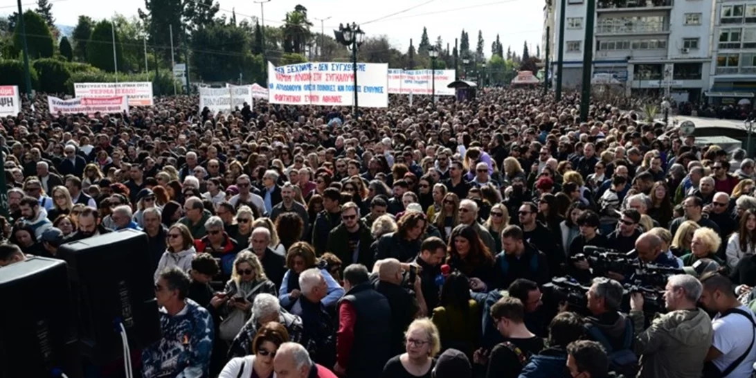 Τέμπη | "Βούλιαξε" το Σύνταγμα - Κοσμοσυρροή στις συγκεντρώσεις διαμαρτυρίας σε όλη την χώρα