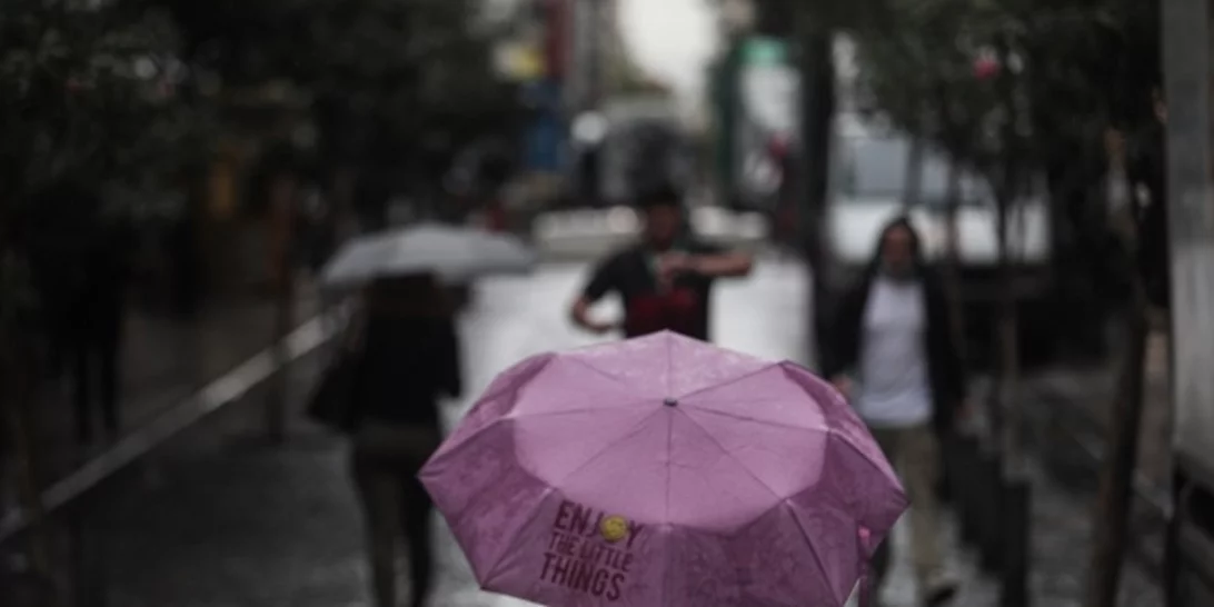 Αστατος καιρός και σήμερα με συννεφιά και βροχές - Πώς θα είναι το σκηνικό το Σαββατοκύριακο