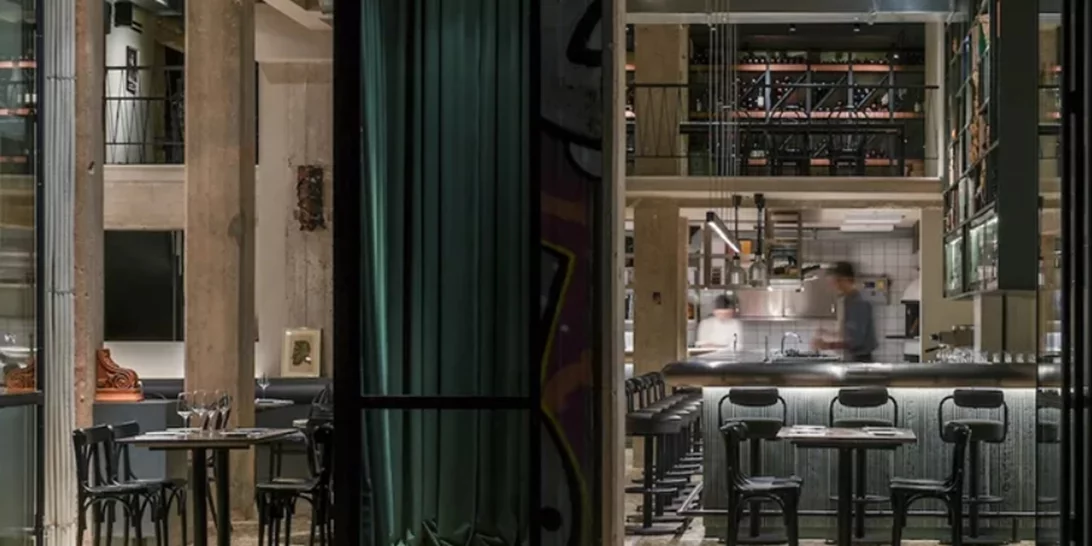 Viral πριν αυτό γίνει κουλ: Μπαρ και εστιατόρια της Αθήνας που έκαναν αμέσως σουξέ