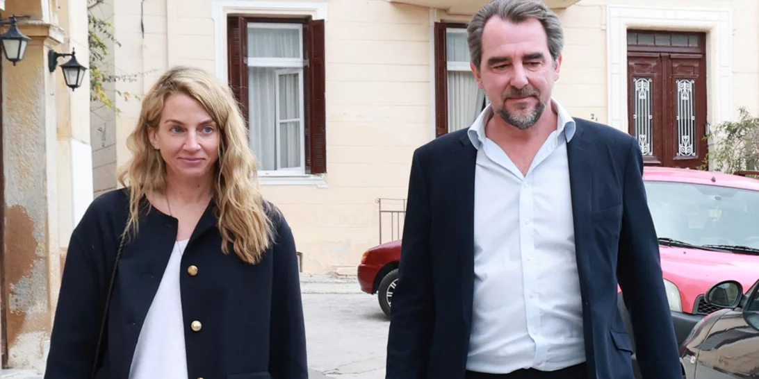 Η Χρυσή Βαρδινογιάννη με casual look και luxury τσάντα στην πρόβα γάμου με τον Νικόλαο ντε Γκρες