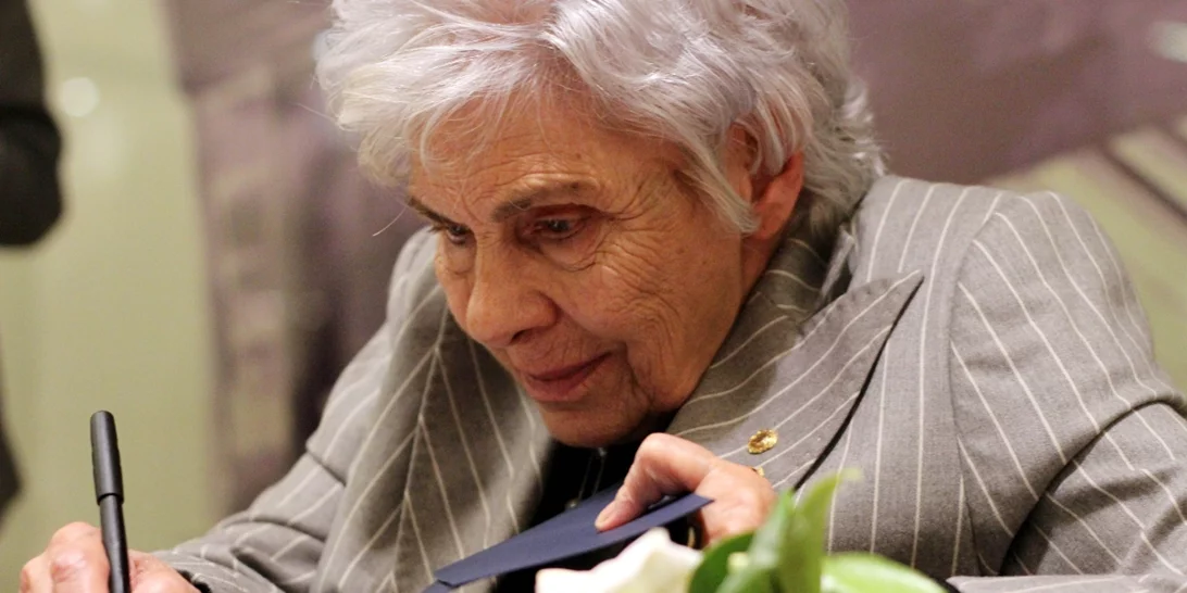 Η Κική Δημουλά μέσα από τα κοινωνικά δίκτυα