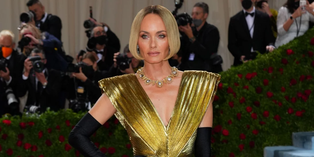 Το διάσημο μοντέλο Amber Valleta εμφανίστηκε στο Met Gala με φόρεμα που είχε φορέσει και η Βίκυ Καγιά