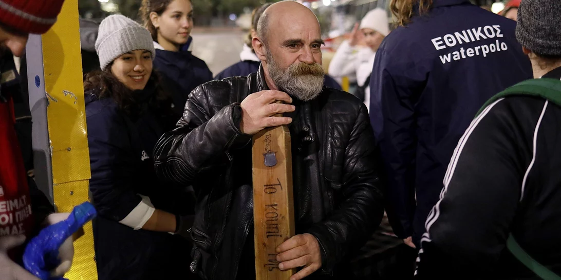 Πολυχρονόπουλος: "Έχει βγάλει κάρτες σε άστεγους και χρήστες, ξέρει να παίζει θέατρο" - Τι καταγγέλλει πρώην εθελόντρια