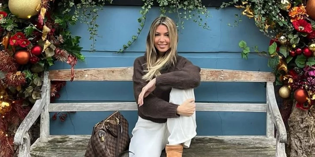 Αλεξάνδρα Νικολαΐδου | Ποζάρει στο μπάνιο του σπιτιού που μοιράζεται με τον Ντέμη Νικολαΐδη