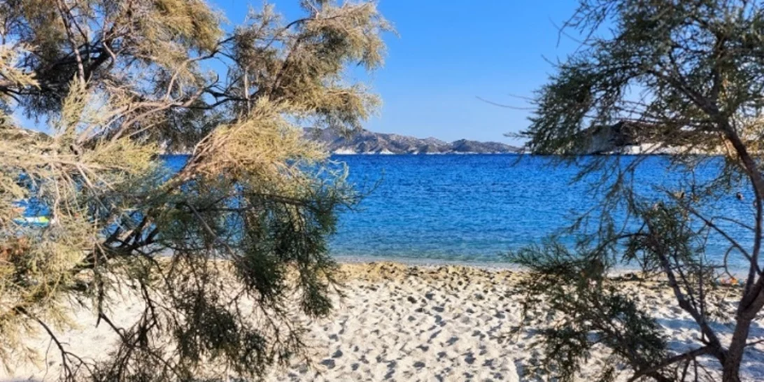 Κιμωλίστες: Η παρέα εθελοντών που αλλάζει την Κίμωλο και αναδεικνύει τη φυσική της ομορφιά - Εγιναν viral από το θερινό σινεμά