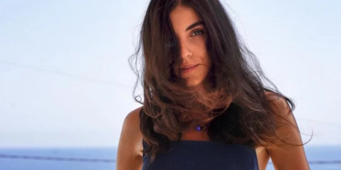 Άννα Μαρία Βέλλη | Έκανε μανικιούρ το αρχικό γράμμα του Νίκου Μπάρτζη