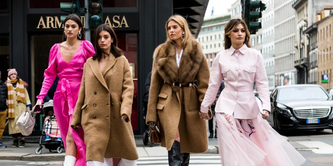 Το φαινομενικά βαρετό πουλόβερ που δεν λείπει από καμία εκλεπτυσμένη γκαρνταρόμπα