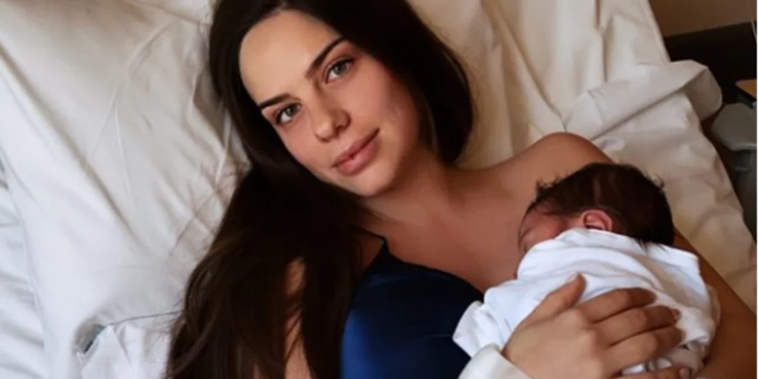 Σοφία Φυρού | Η πρώτη φωτογραφία με τον νεογέννητο γιο της από το μαιευτήριο