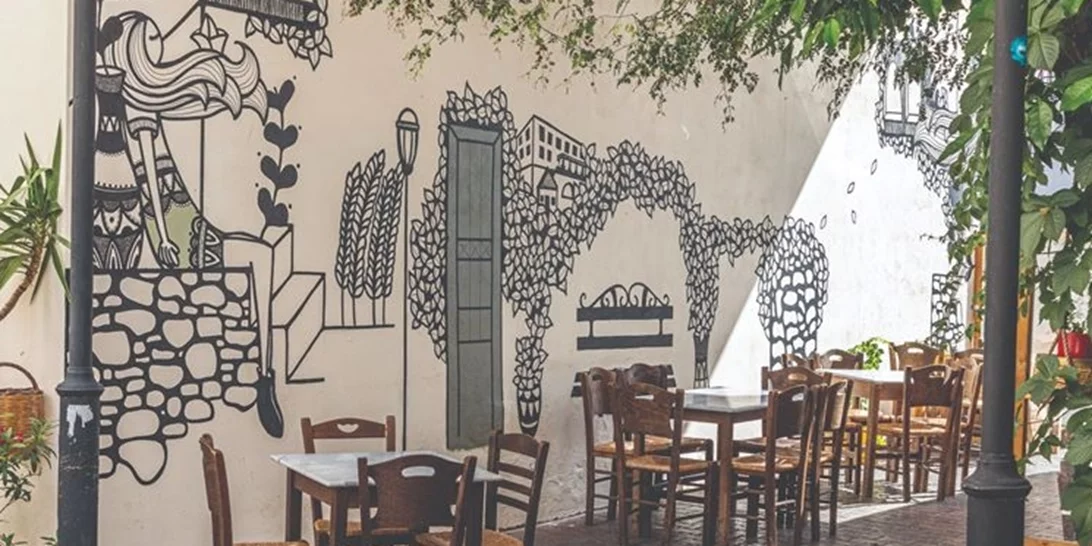 Στη ''Σουρτούκω'' για μεζέδες της παρέας που γυρίζουν την Ελλάδα