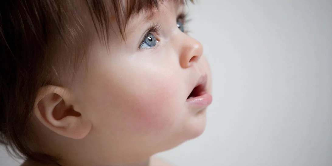 Γιατί το μωρό έχει κόκκινα μάγουλα; Οι πιθανές αιτίες και πότε να ανησυχήσεις