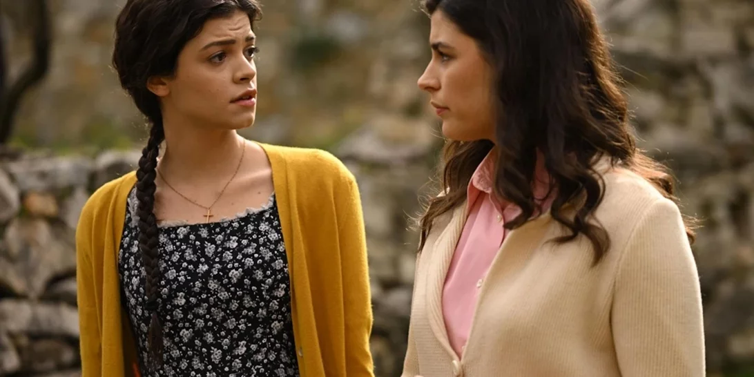 Δανάη Παππά | Φωτογραφίζει την "τηλεοπτική αδελφή" της στον "Άγιο Έρωτα"