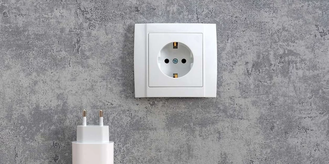 Ποιες συσκευές πρέπει να βγάζουμε απ' την πρίζα πριν από ταξίδι