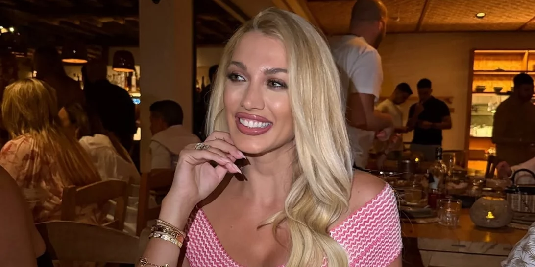 Η Κωνσταντίνα Σπυροπούλου με την πιο εντυπωσιακή εκδοχή στο γαλλικό μανικιούρ