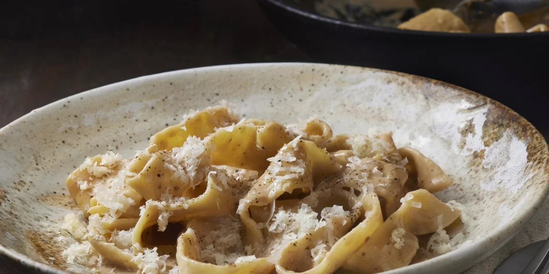 Σπαγγέτι Cacio e Pepe | Η πιο καλοκαιρινή και εύκολη μακαρονάδα