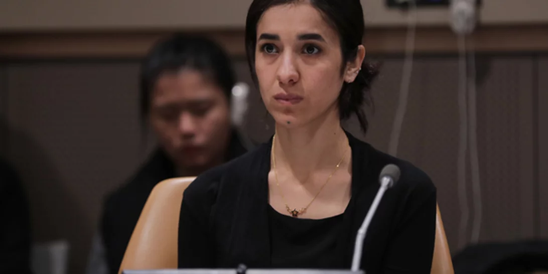 Η ακτιβίστρια Νadia Murad μιλάει στην Αngelina Jolie για τη σεξουαλική βία των προσφύγων πολέμου.