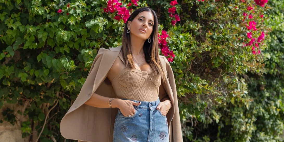 Η Σταματίνα Τσιμτσιλή με το mini φόρεμα από τη Mango που θα αναδείξει τη σιλουέτα σου