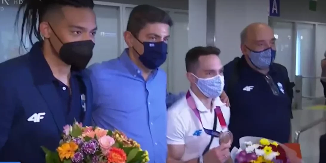 Ολυμπιακοί Αγώνες: Η αποθεωτική υποδοχή των Πετρούνια - Καραλή