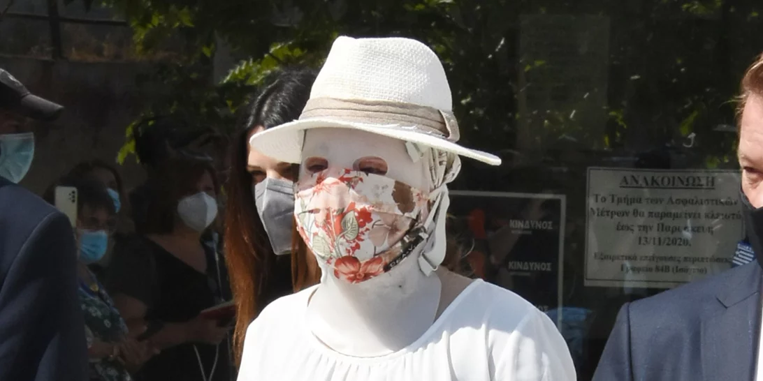 Επίθεση με βιτριόλι | Εμφανίστηκε στο δικαστήριο ο 40χρονος άνδρας με τον οποίο είχε εμμονή η Εφη